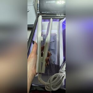 MONAT Steam Dream Hair Straightener